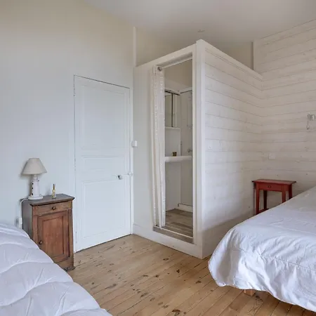 De Famille Pour 13 à 200m De La Casa vacanze *