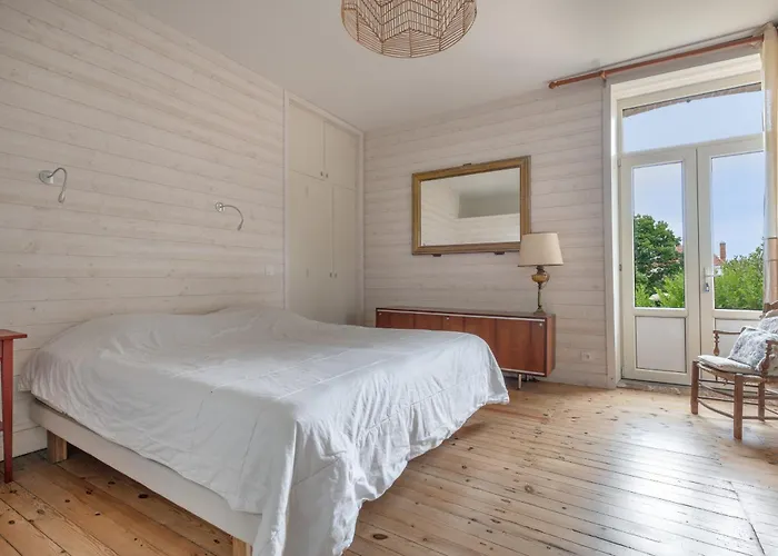 De Famille Pour 13 à 200m De La Casa vacanze