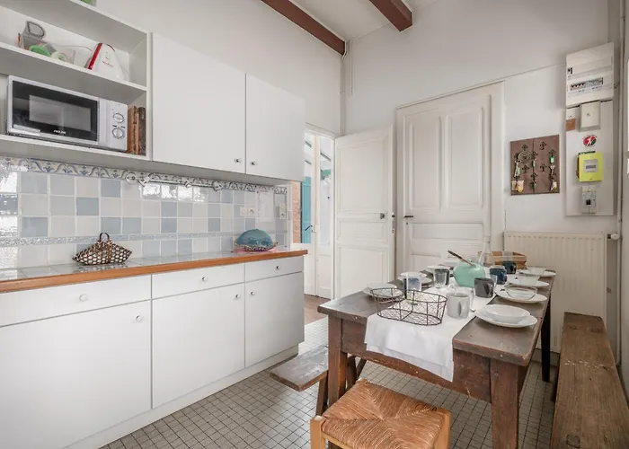 De Famille Pour 13 à 200m De La Casa vacanze *