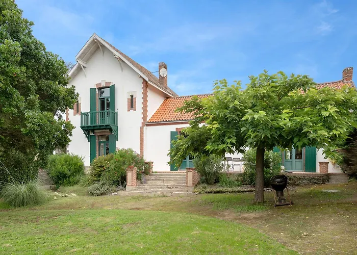 De Famille Pour 13 à 200m De La Casa vacanze *