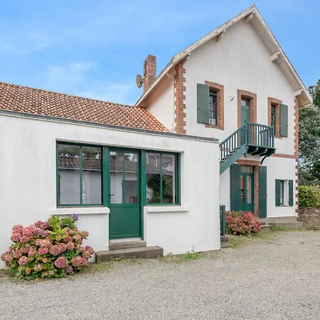 De Famille Pour 13 A 200m De La Préfailles