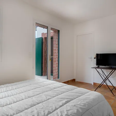 De Famille Pour 13 A 200m De La