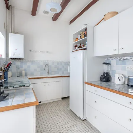 De Famille Pour 13 A 200m De La