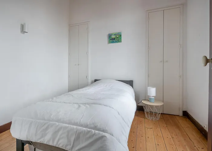 De Famille Pour 13 A 200m De La *