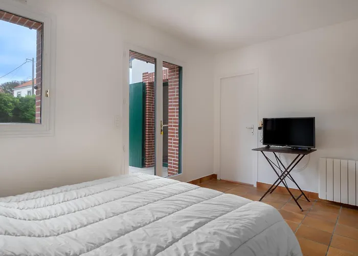 De Famille Pour 13 A 200m De La