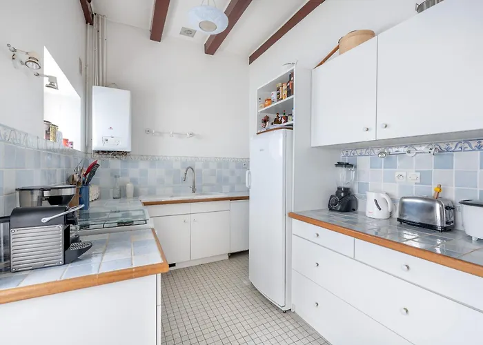 De Famille Pour 13 A 200m De La