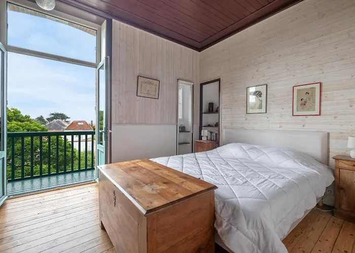 De Famille Pour 13 A 200m De La